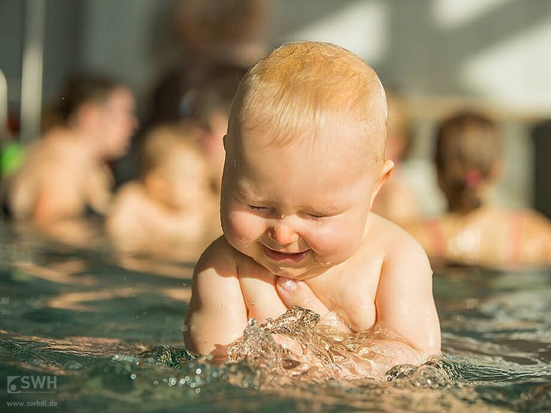 Baby im Wasser