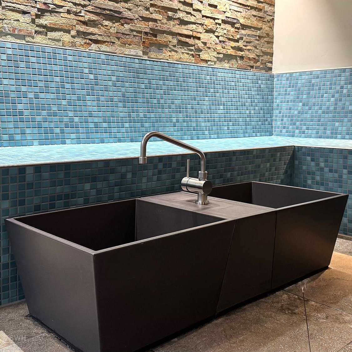 Sitzgelegenheit mit Fußbecken 