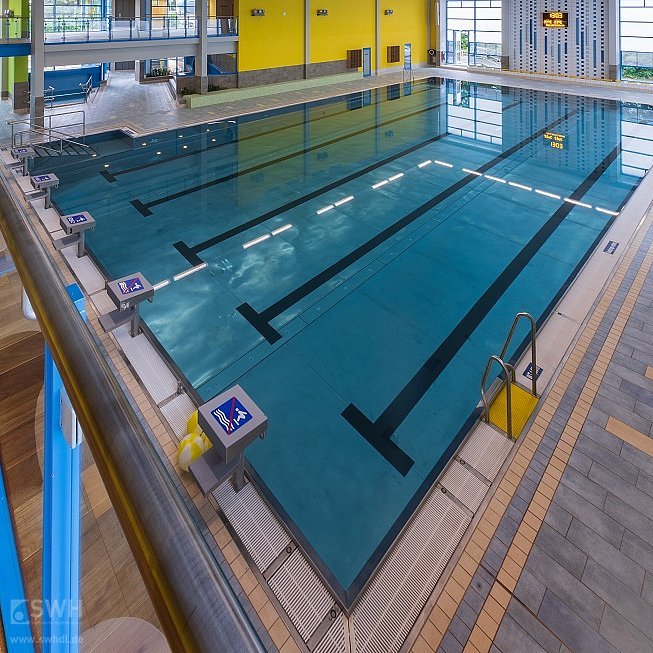 Blick auf die neuen Schwimmbecken