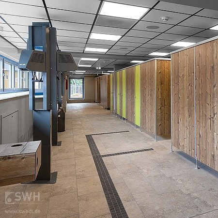 neue Umkleiden im Rolli-Bad unten