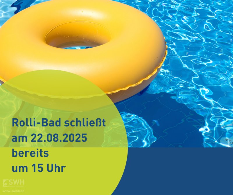 gelber Schwimmring im blauen Wasser